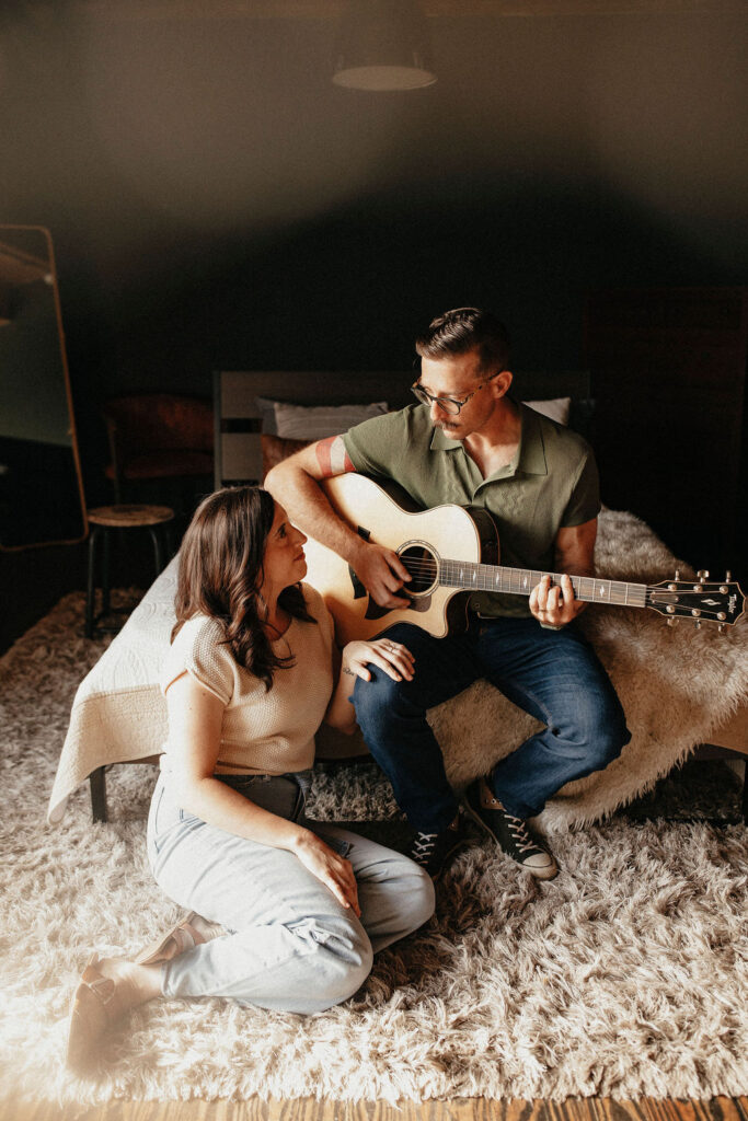 A couple incorporates an acoustic guitar into their Houston engagement photos 